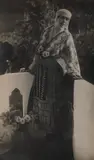 Adolphe A. Chevallier, Fotografie ilustrându-o pe Regina Maria în costum popular în reședința regală de la Bicaz, Piatra Neamț, 1918