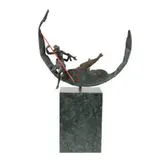 Andrei Marina, Vânătoare selenară, 2009, bronz și soclu verde de Guatemala masiv