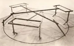 Three Hyphens within a Circle by Paul Neagu, 1979, fotografie analog a instalației pentru Third Eye Center, Glasgow, 1979, sold Nov 2021