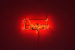 Dragoste by Dan Raul Pintea, 2019, instalație luminoasă, iluminată direct omnidirecțional cu tub de neon cu descărcare în gaz spectral, atașat de suport me, offered Jul 2021