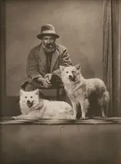 Man Ray, Constantin Brâncuși alături de companioana sa de nădejde, Polaire, și prietenul acesteia, gelatin silver print