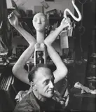 Willy Maywald, Victor Brauner în atelier, 1947, gelatin silver print