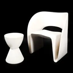 Magis, Set format din fotoliu și măsuță Magis, designer Ron Arad, provine din colecția Jean-Philippe Guilbert, polipropilenă