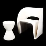Magis, Set format din fotoliu și măsuță Magis, designer Ron Arad, provine din colecția Jean-Philippe Guilbert, polipropilenă