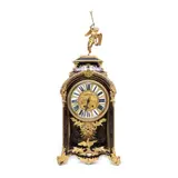 Manufactura Thuret, Ceas de șemineu tip Cartel, stil Napoleon III, a doua jumătate a sec. XIX., baga; lemn furniruit; porțelan; intarsii de alamă; bronz doré