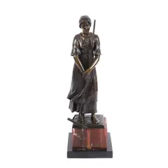 Constantin Höland, După muncă, bronz patinat, jasp roșu, granit