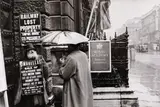 Intrare la Expoziția de Vară de la Academia Regală by Henri Cartier-Bresson, fotografie alb-negru, offered May 2019