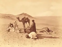 Félix Adrien Bonfils, Pauză de rugăciune în deșert, 1867, hârtie fotografică cu albumină