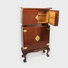 Imar Arad, Cabinet din lemn de frasin, japonizant, în maniera colonialismului portughez, cca. 1939, lemn de frasin, furnir de acaju, sculptat, lustruit, bronz aurit