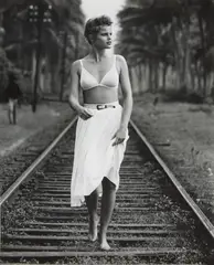 Peter H. Fürst, Barfuß unterwegs [Walking barefoot], 1981, Gelatin silver print, printed 1990s