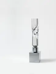 Uli Pohl, Teilung Säule II-75A, 1975, Acrylic glass on chrome-plated metal plinth. Overall