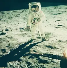 Nasa, Astronaut Edwin E. Aldrin Jr. walks on the surface of the moon, Apollo 11, 1969, Vintage, C-Print auf Kodak-Papier