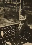 Alexander Rodtschenko, Lilja Brik auf der Terrasse, Puschkino (Lili Brik on the terrace, Pushkino), 1927, Vintage gelatin silver print
