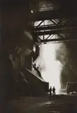 Hartmut Zickmantel, Arbeit im Thomas-Stahlwerk, Hüttenwerke Salzgitter (Work at steel-mill Thomas, smeltery Salzgitter), 1957, Vintage, Gelatinesilberabzug hochglänzend auf Agfa-Portriga-Rapid-Papier