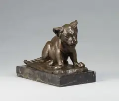 Sitzender junger Löwe (Dusselchen, Junger Löwe) by August Gaul, Bronze sculpture mounted on brownish, white-grained marble base, sold Dec 2011
