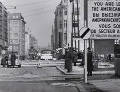 Arno Jansen, Berlin, october 61, Ferrotyped vintage gelatin silver print on Agfa-Brovira paper