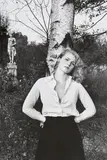 Helmut Newton, JUNGE BERLINERIN IM TIERGARTEN