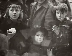 Arthur Leipzig, WATCHING SANTA, Vintage gelatin silver print