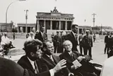 Will McBride, JOHN F. KENNEDY, WILLY BRANDT UND KONRAD ADENAUER VORM BRANDENBURGER TOR