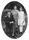 August Sander, FAMILY PORTRAIT, Vintage gelatin silver print