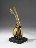 Arman, OHNE TITEL (MANDOLINE), Bronzeplastik