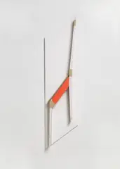 Stefan Wewerka, Ohne Titel (Stuhlskizze), 1974, Holz, Karton, Klebestreifen und Faden auf weißgefasster Holzplatte