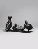 August Gaul, Entenbrunnen, 6 Bronzeplastiken des ursprünglich aus zwei Dreiergruppen bestehenden Ensembles: Ente, Sitzende Ente, Stehende Ente (auf einem Bein), Erpel, Sitzende Ente (sich