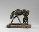 Pferd mit gesenktem Kopf by Renée Sintenis, Bronzeplastik. Höhe 8,9 cm. Auf marmoriertem Steinsockel, sold May 2008