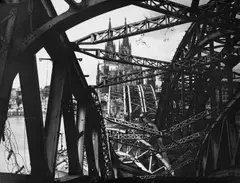 Hermann Claasen, HOHENZOLLERNBRÜCKE, Gelatinesilberabzug auf Agfa-Papier 1970er Jahre