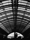 Lotte Laska, GEORG MIT DER TROMPETE (KÖLNER HAUPTBAHNHOF), Vintage, Gelatinesilberabzug auf Agfa-Papier
