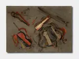 Arman, OHNE TITEL, Assemblage: Sprühfarbe und farbig gefasste Violinenelemente auf Teppich in Objektkasten