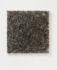 Feld by Günther Uecker, Nägel auf Leinwand auf Holz, sold Jun 2006