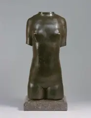 Ernest Wynants, Torso (Jong Meisje), Bronzeplastik. Höhe 51 cm, auf dunkelgrauer Marmorplinthe