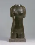 Ernest Wynants, Torso (Jong Meisje), Bronzeplastik. Höhe 51 cm, auf dunkelgrauer Marmorplinthe