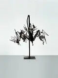 Cesar, Chauve-souris, Bronzeplastik mit bräunlicher Patina auf Bronzesockel