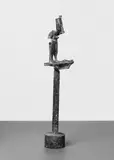 Rolf Szymanski, Ohne Titel, Bronzeplastik mit brauner Patina und Schamottresten, Höhe 40,2 cm