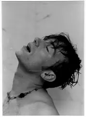 Wolfgang Tillmans, Damon, shower head up, Farbphotographie, C-Print auf Fujicolor-Papier