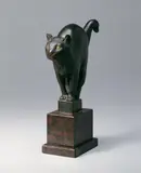 August Gaul, Kater, einen Buckel machend, Bronzeplastik, auf rötlich-schwarzen Marmorsockel montiert