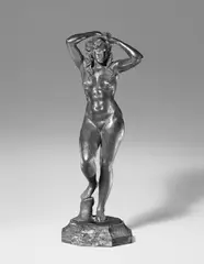Louis Tuaillon, Stehender weiblicher Akt, Bronzestatuette. Höhe 44,8 cm, auf hellmarmorierten achteckigen Steinsockel