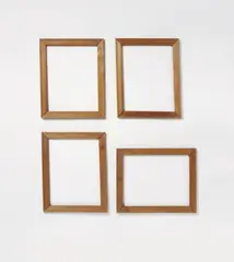 Robert Filliou, Ohne Titel (Plain wood on plain floor. Purple wood on plain floor ...), 4 Holzrahmen je