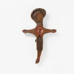 Joseph Beuys, Kruzifix, Holz, teils farbig gefaßt, ca