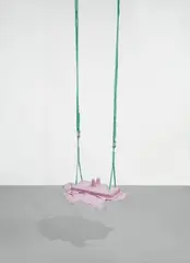 Fabrice Hyber, Ohne Titel, Schaukel aus Silikon über Holz mit Plastiksschnüren ca