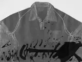 Antoni Tàpies, Camisa, Original-Farbradierung mit Prägung, mit weißer Ölkreide überarbeitet, auf gelblichem Velin