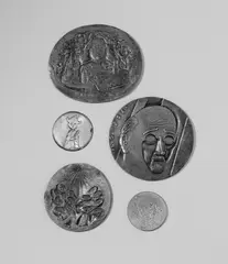 Ludwig Gies, Pfingsten. Josef Kardinal Frings/Deutscher Katholikentag. Selbstbildnis. Lucullus (Wilhelm Teuwen?) Harlekin (Kleiner Prinz), 5 Medaillen aus Bronze und Tombak. Durchmesser von 5 cm bis 11,3 cm, bzw