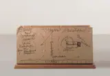 Joseph Beuys, Ohne Titel, Filzstift in Schwarz, Rot, Grün und Blau auf zum Teil bedrucktem, gefalzten und mit Klammern sowie Klebestreifen versehenen Karton