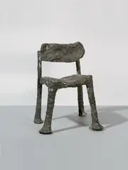 Stuhl by Magdalena Jetelová, Bronzeplastik mit Schamottresten, sold Jun 2004
