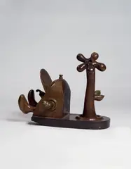 Otmar Alt, Schlittenmännchen, Bronzeplastik mit bräunlich-goldener Patina