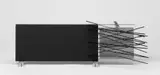 Jesús Rafael Soto, Ohne Titel, Kinetisches Multiple aus serigraphiertem Plexiglas, mit Metallstäben versehen, Höhe 17 cm
