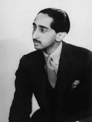 Man Ray, Portraits des Maharadscha und der Maharani von Indore, 2 Gelatinesilberabzüge 1960er Jahre, matt auf Papier mit leicht strukturierter Oberfläche. Jeweils