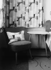 Interieur by Thomas Ruff, Farbphotographie matt auf Fujicolor-Papier, sold Nov 2003